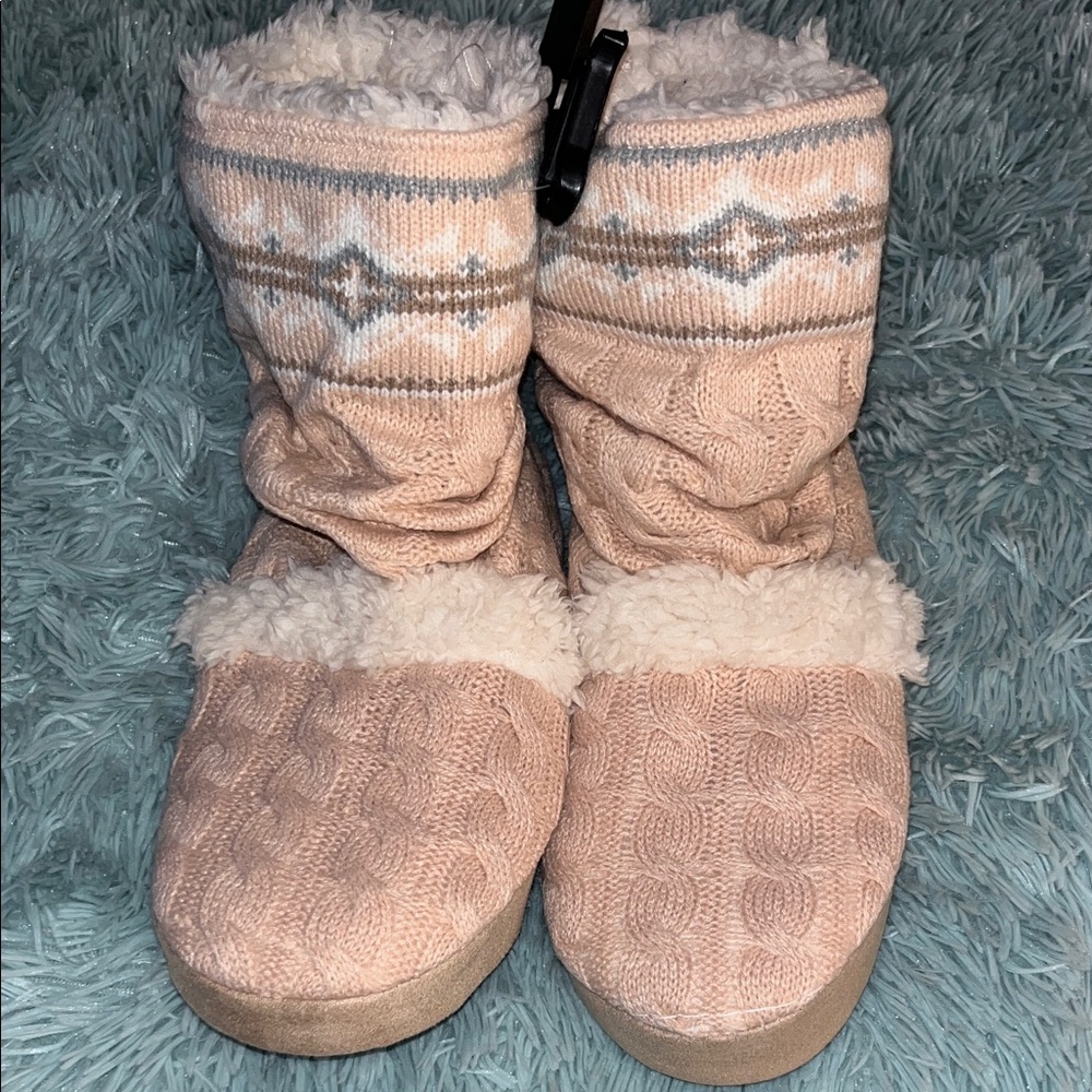 MUK LUKS NWT SIZE M Cozy Slouch Style  Pink Knit Women's Booties